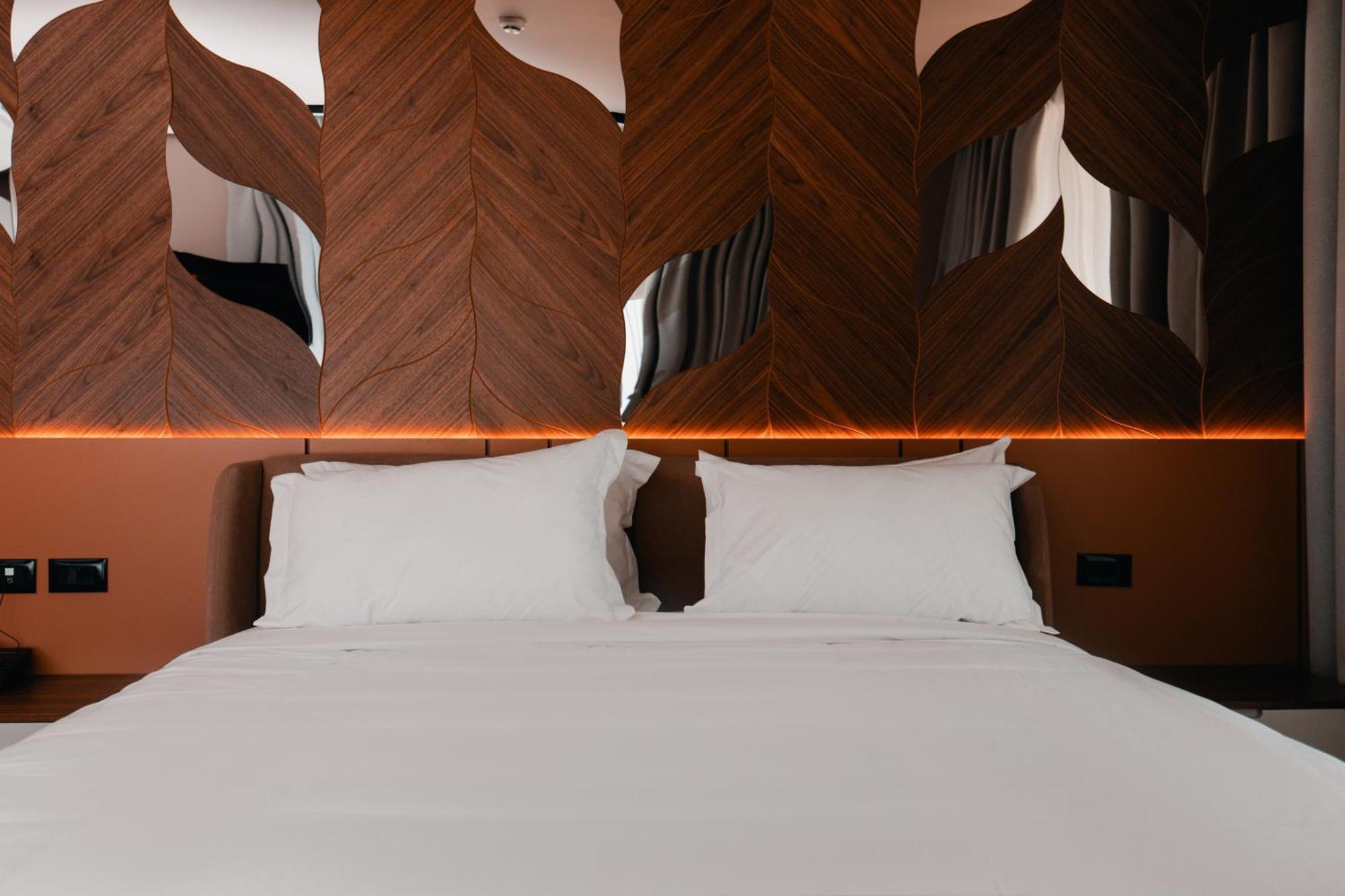 Royal G Deluxe Hotel Shkallnur Luaran gambar