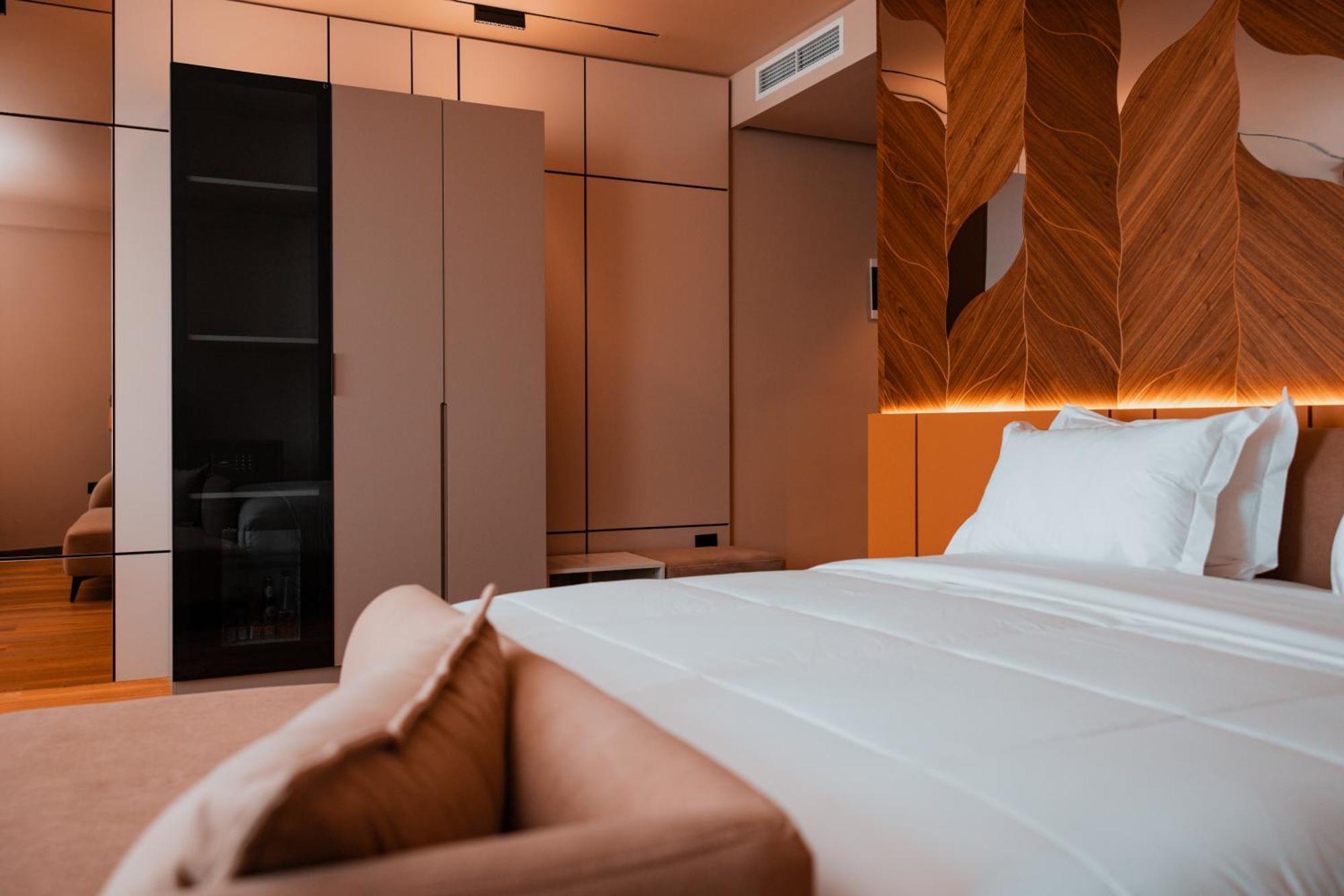 Royal G Deluxe Hotel Shkallnur Luaran gambar