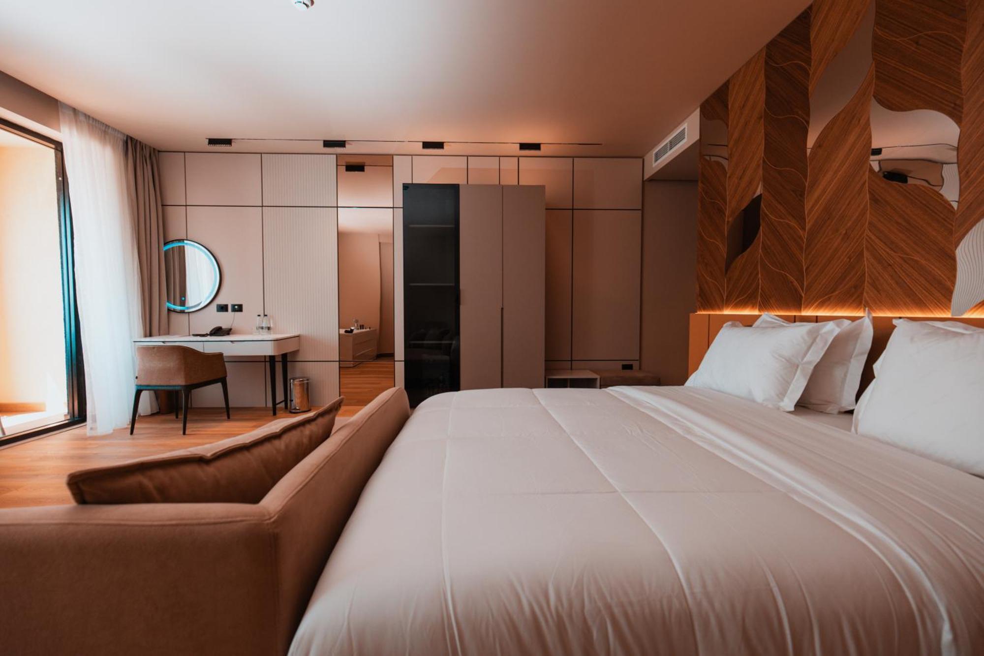 Royal G Deluxe Hotel Shkallnur Luaran gambar
