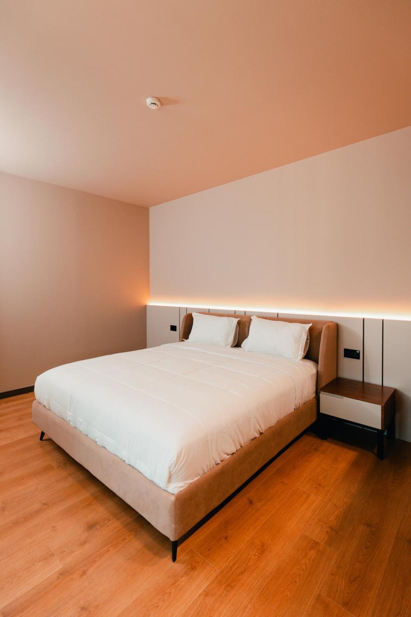 Royal G Deluxe Hotel Shkallnur Luaran gambar