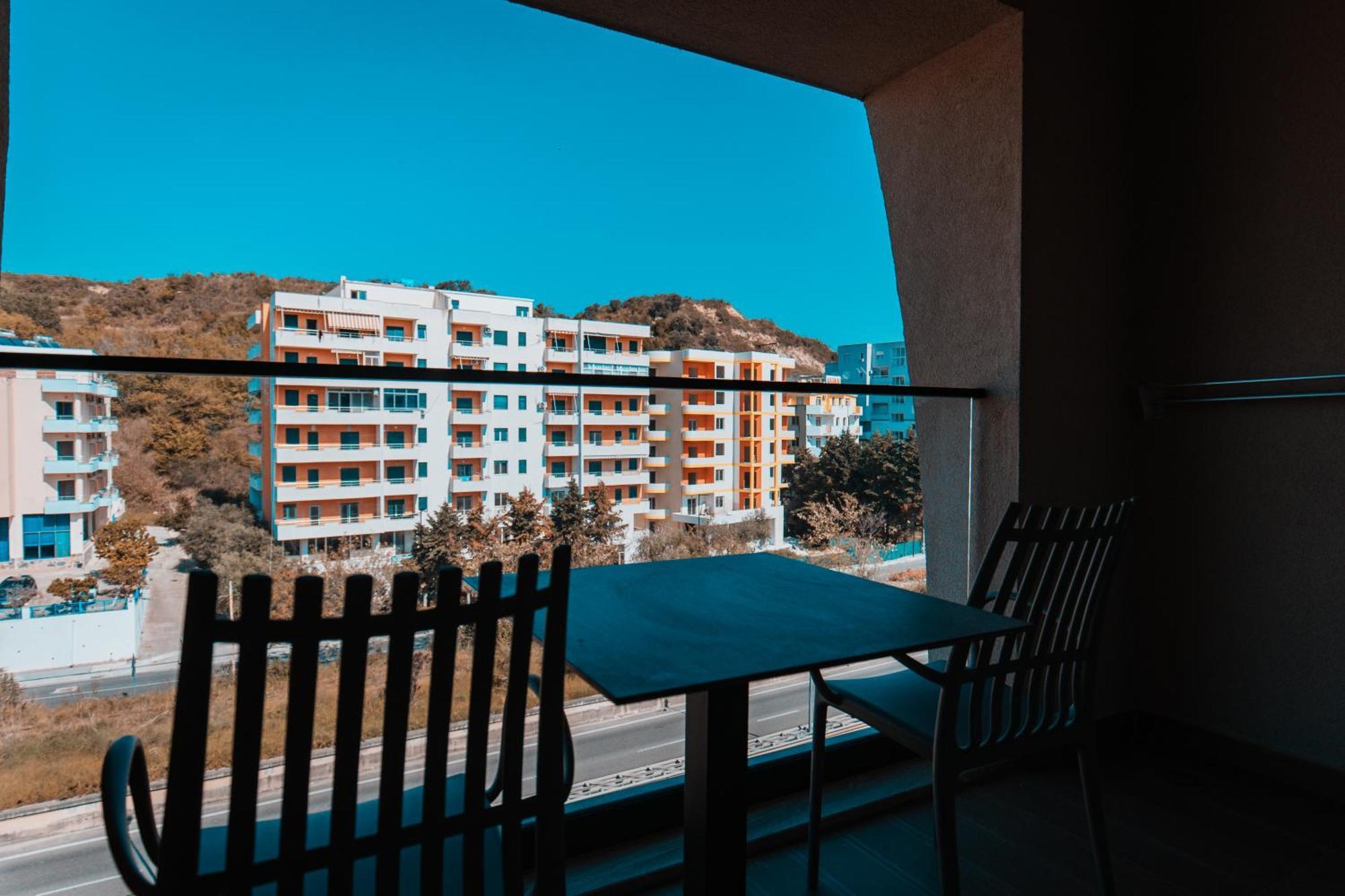 Royal G Deluxe Hotel Shkallnur Luaran gambar