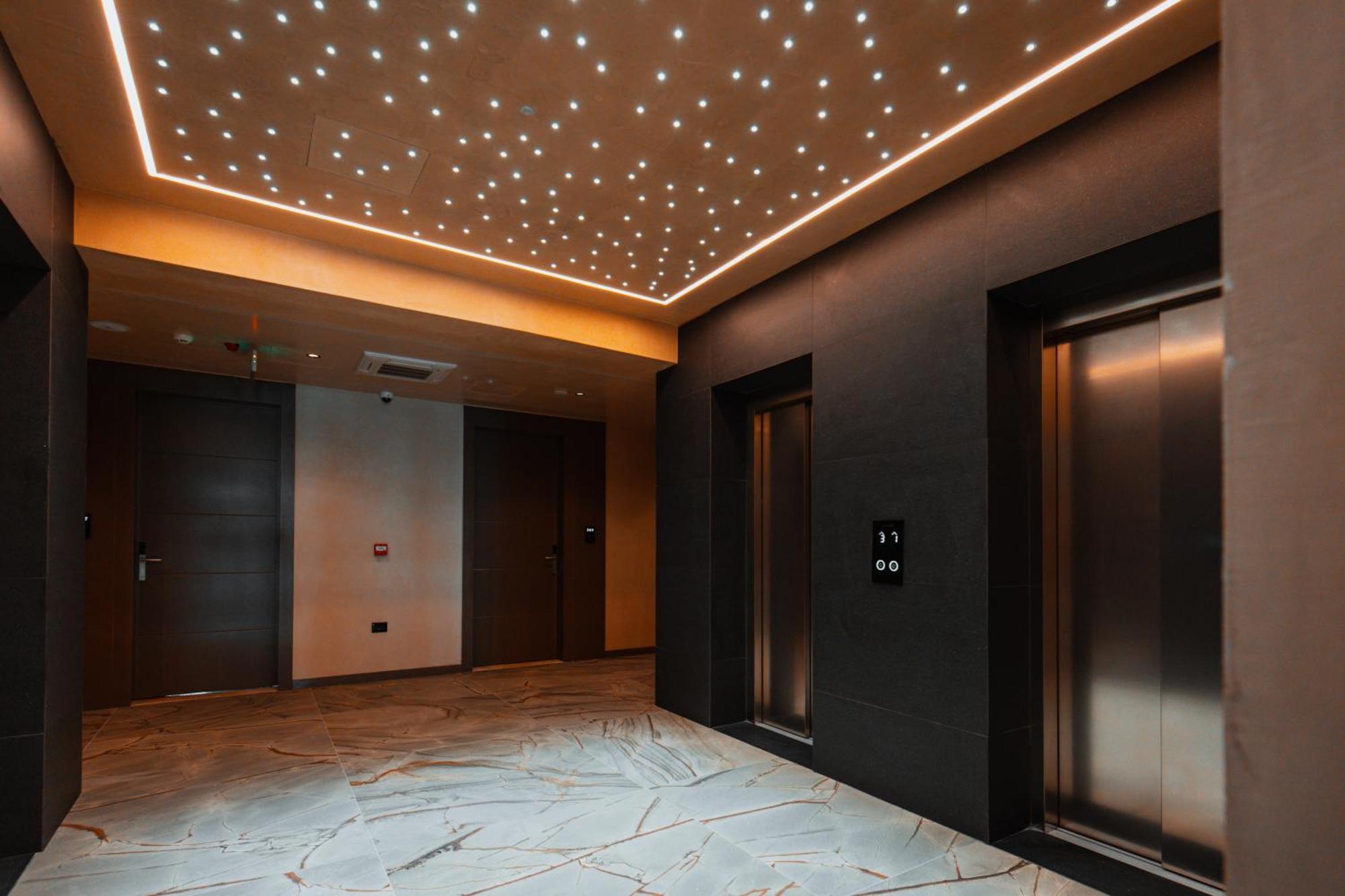 Royal G Deluxe Hotel Shkallnur Luaran gambar