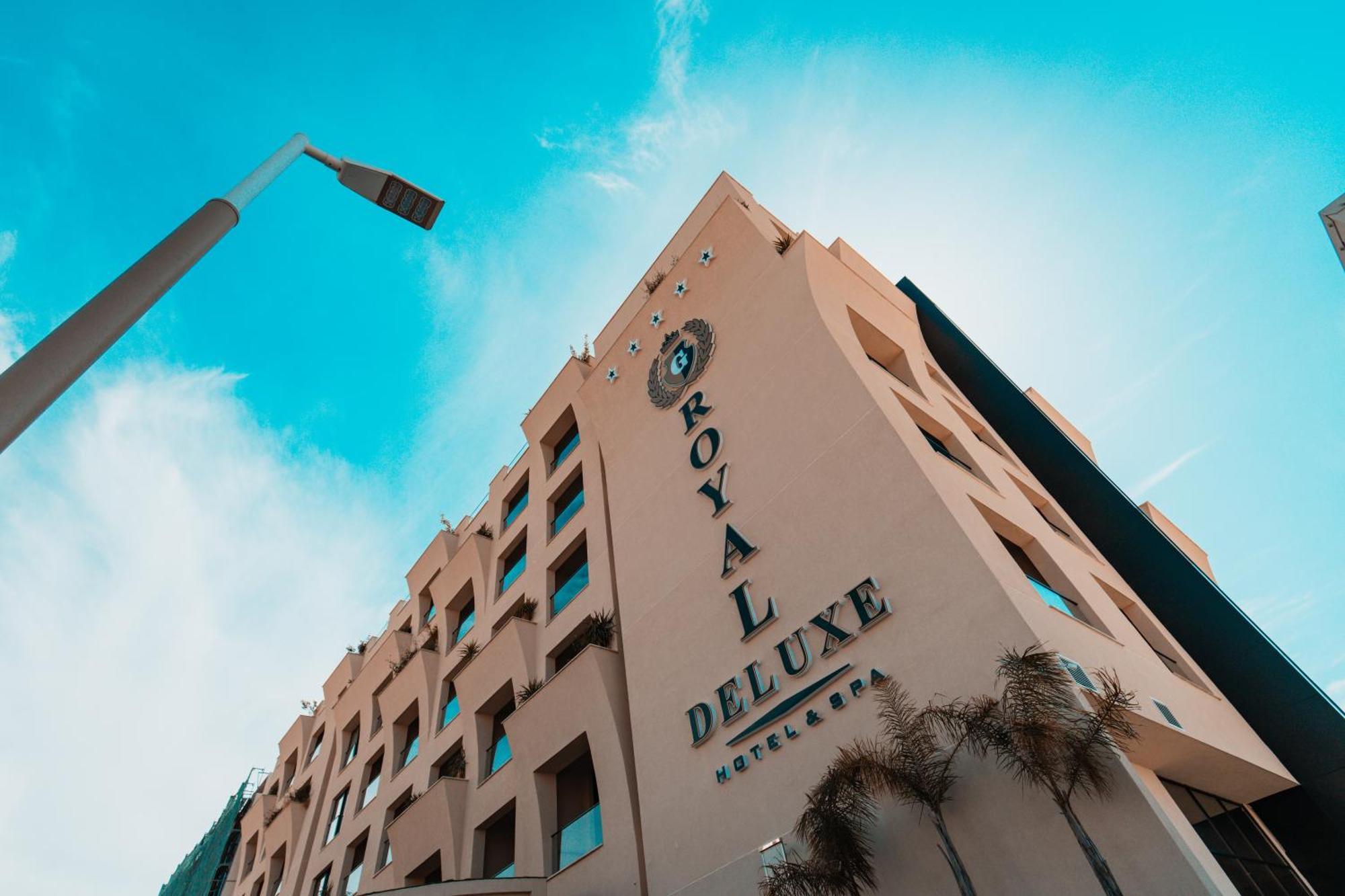 Royal G Deluxe Hotel Shkallnur Luaran gambar