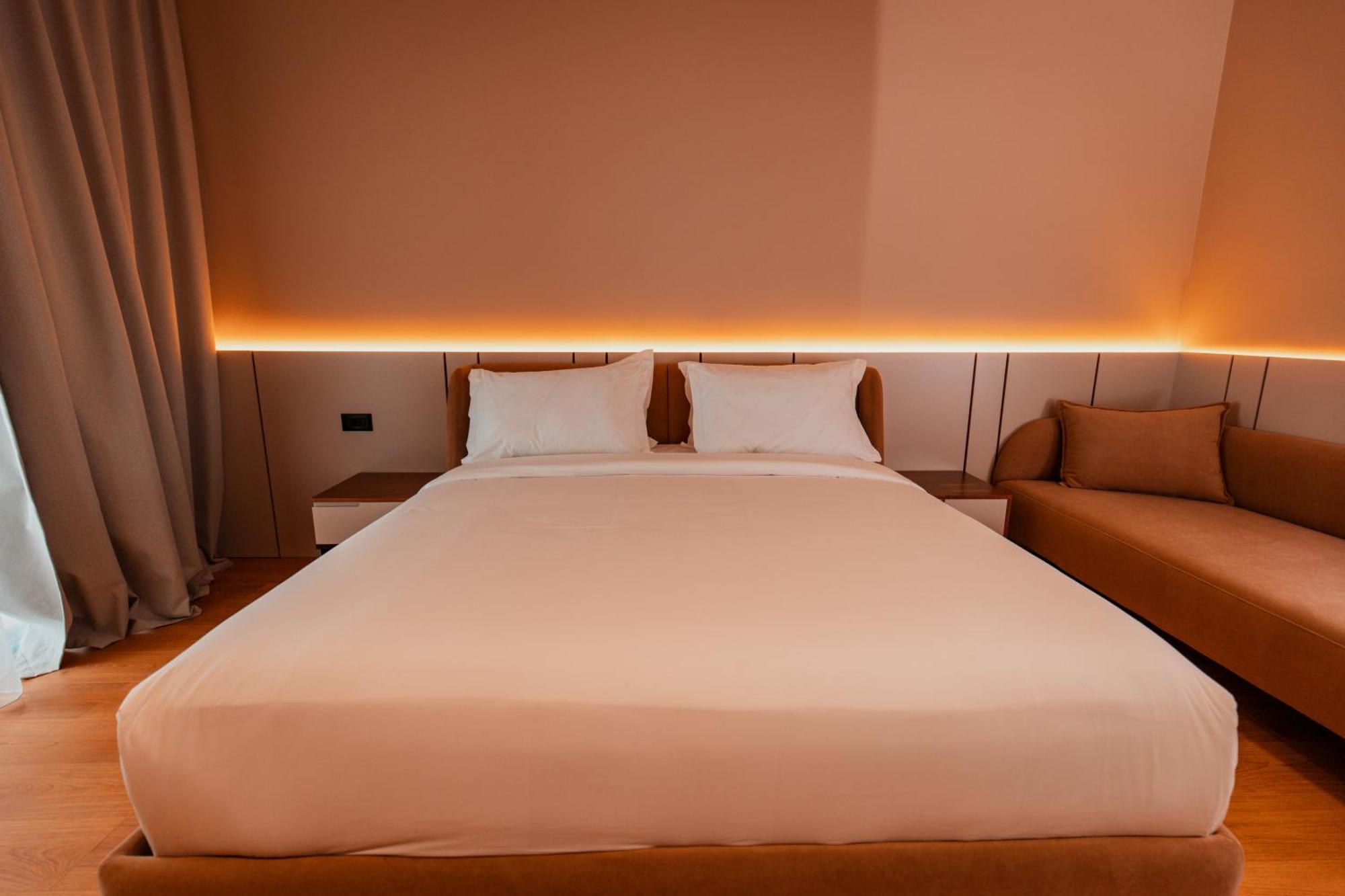 Royal G Deluxe Hotel Shkallnur Luaran gambar