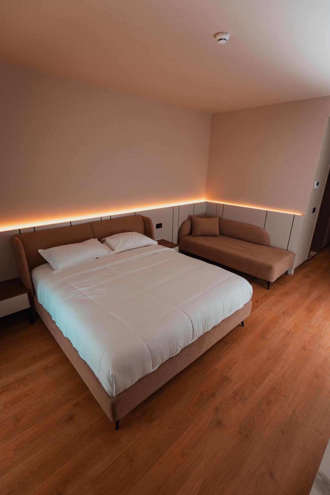 Royal G Deluxe Hotel Shkallnur Luaran gambar