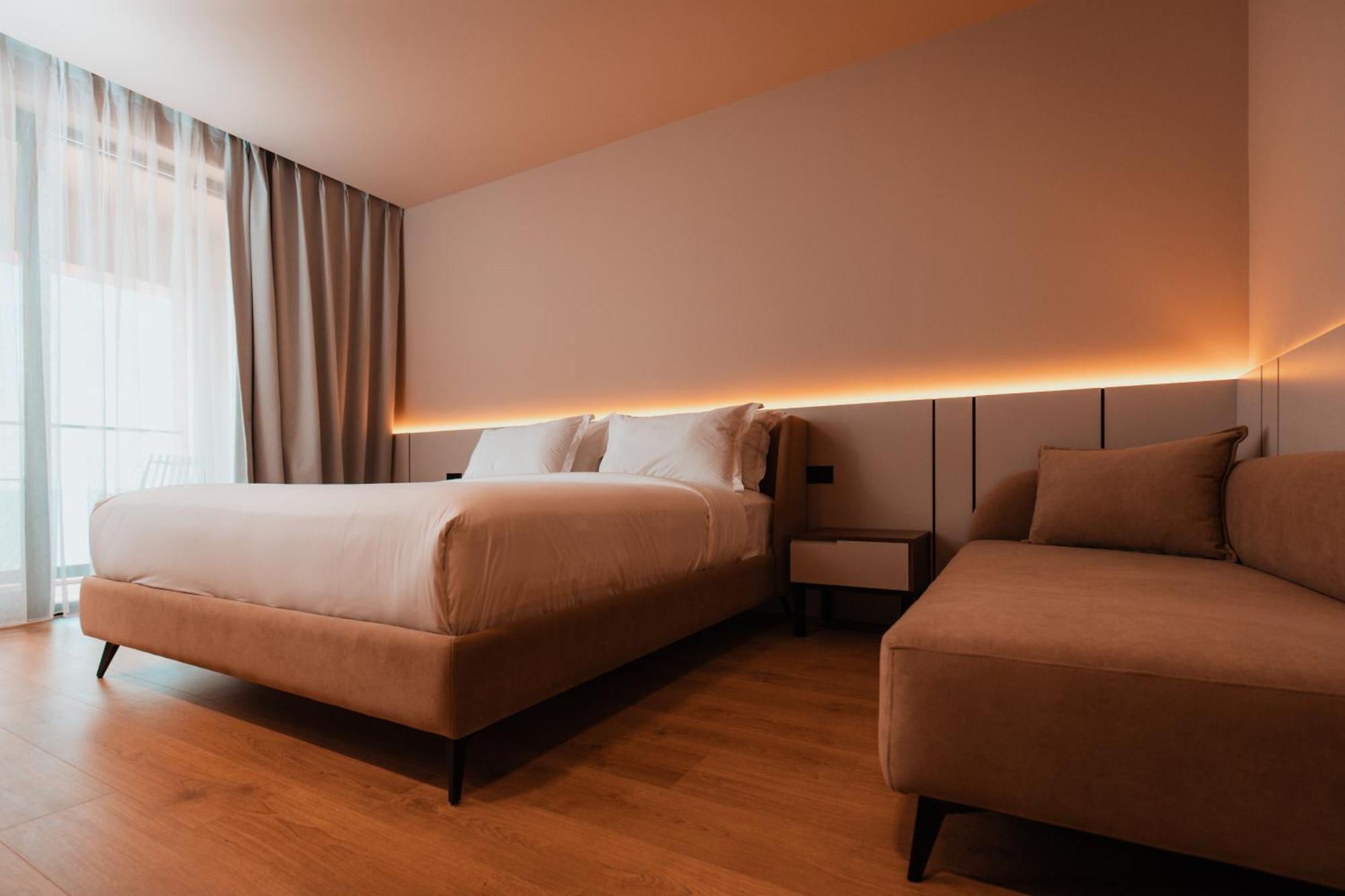 Royal G Deluxe Hotel Shkallnur Luaran gambar