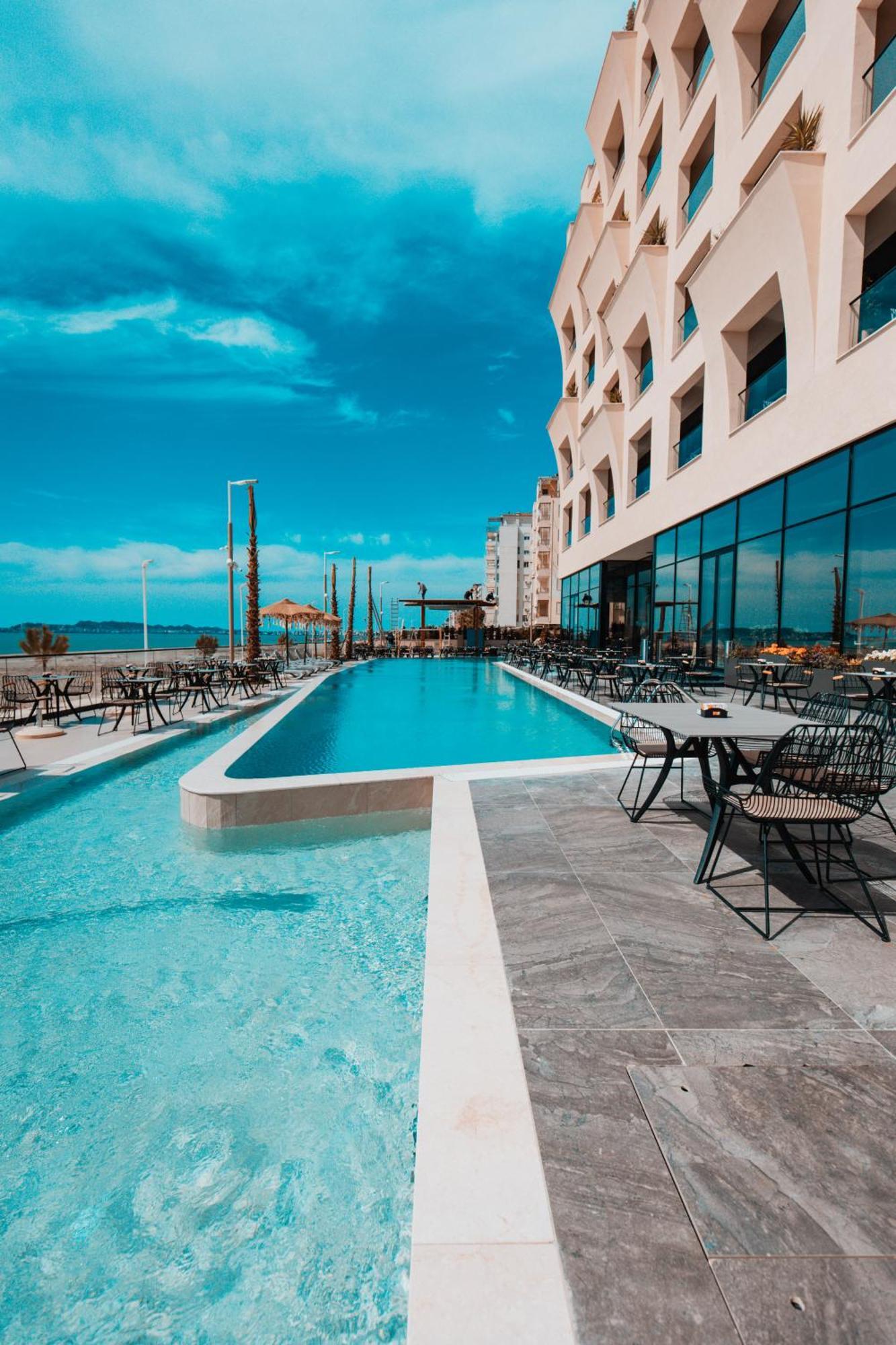 Royal G Deluxe Hotel Shkallnur Luaran gambar
