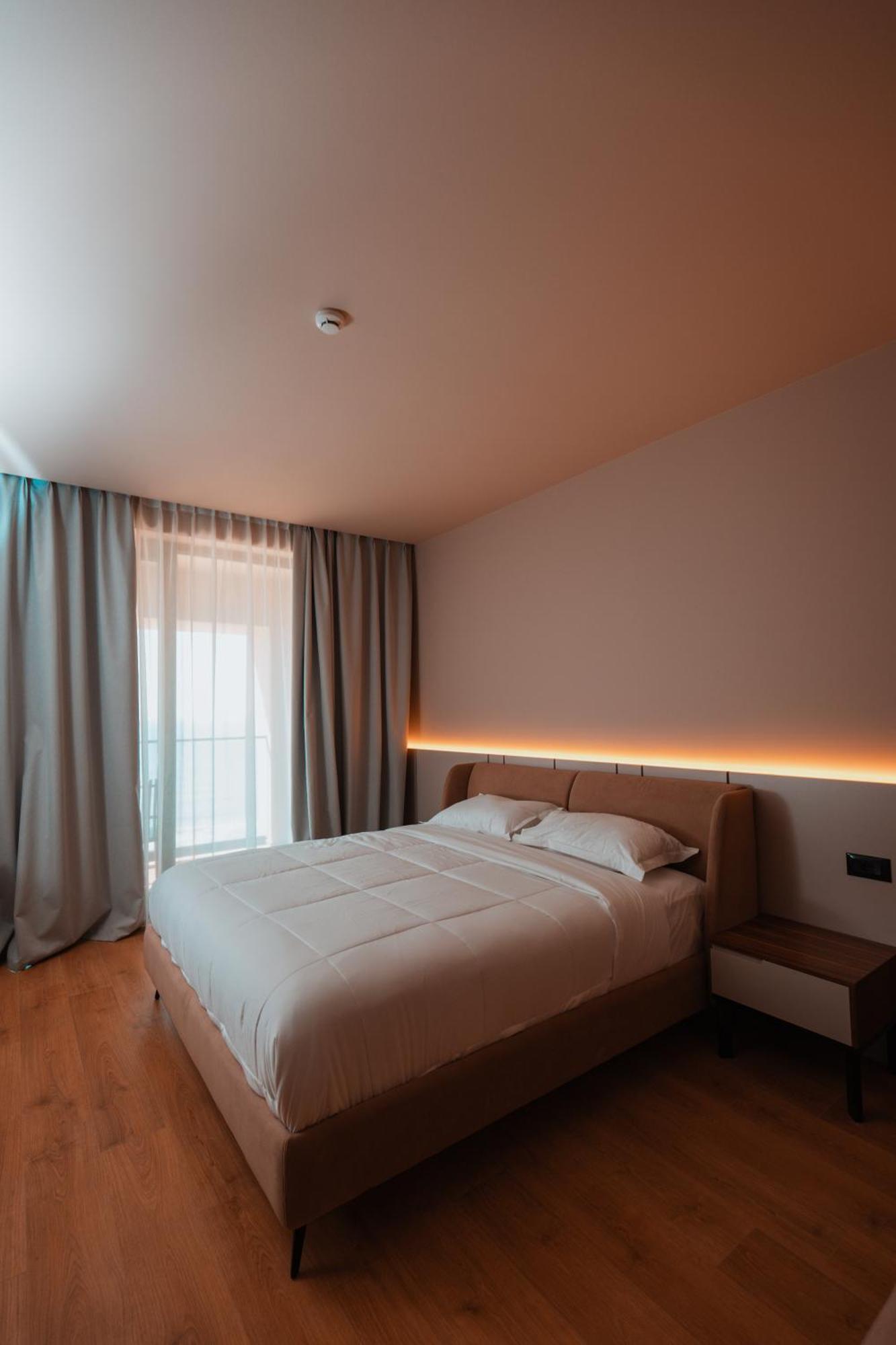 Royal G Deluxe Hotel Shkallnur Luaran gambar