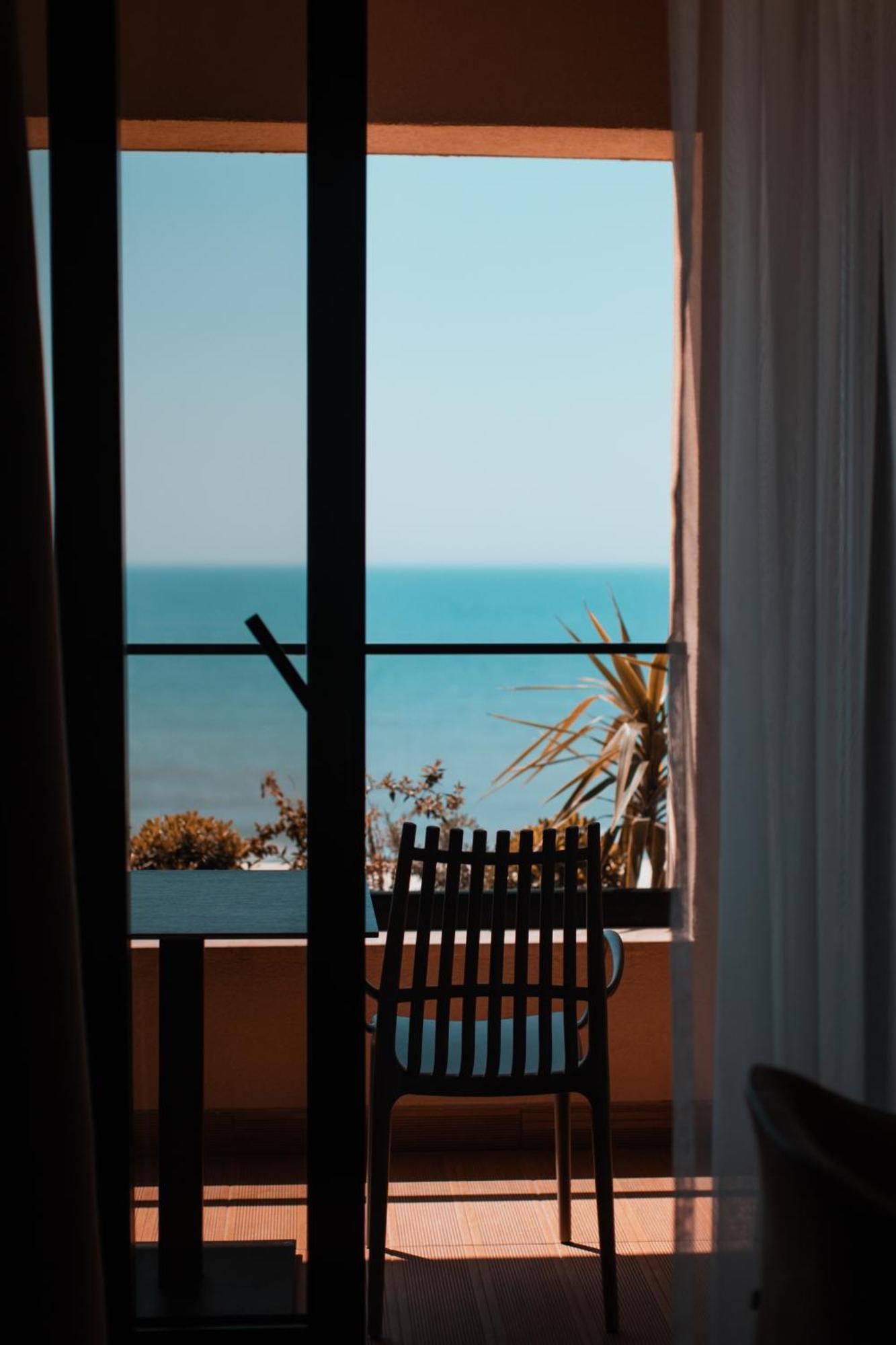 Royal G Deluxe Hotel Shkallnur Luaran gambar